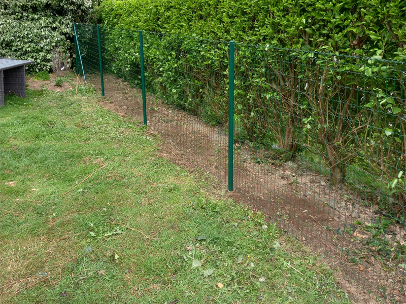 Installation d’un grillage souple de jardin réalisée par Proseco Paysages